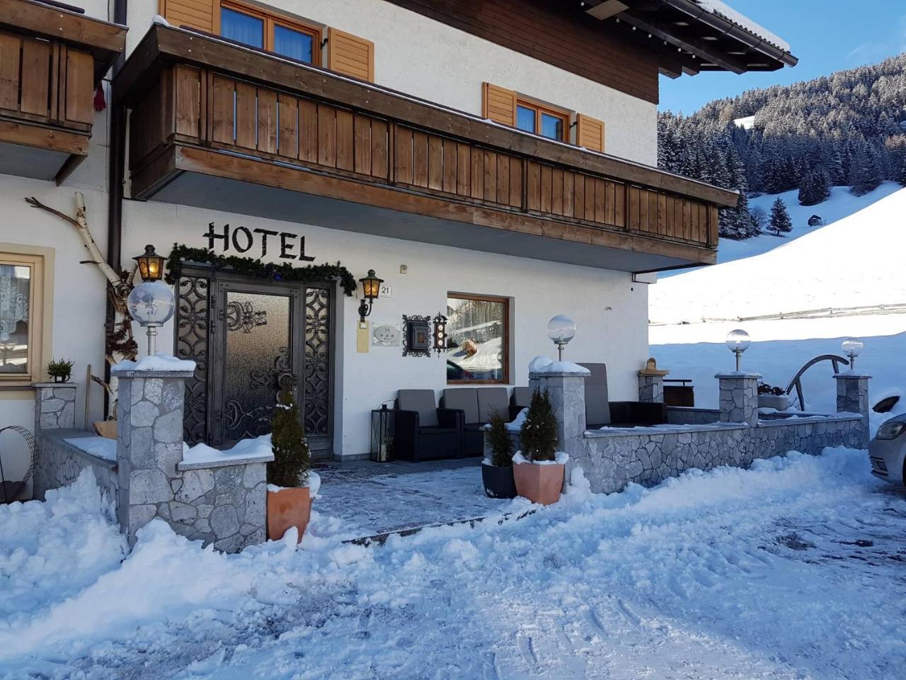 Hotel Silvesterhof Dobbiaco Exterior photo